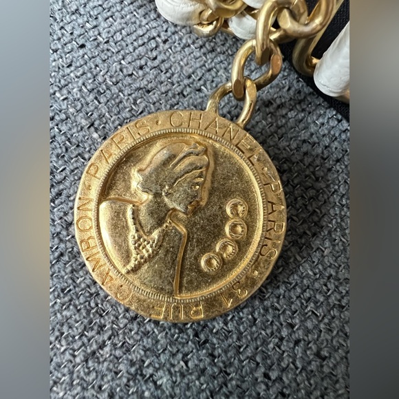 Chanel flap bag Chain soul mini caviar white - Picture 12 of 16